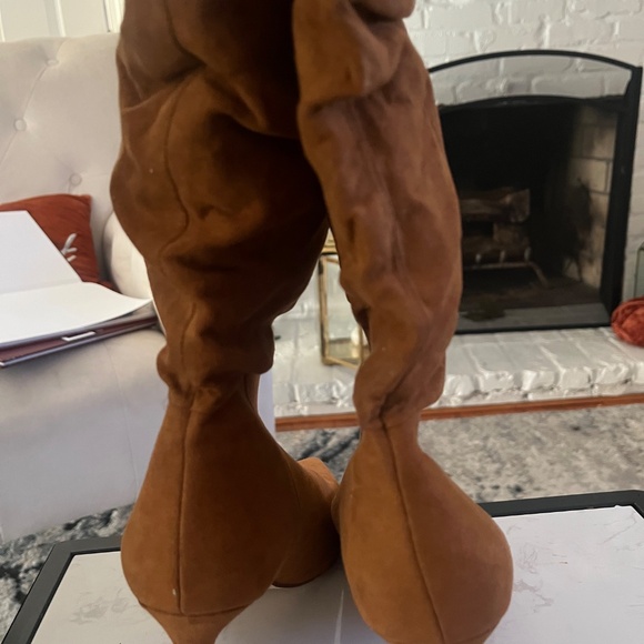 Pointy toe boots - Picture 2 of 5